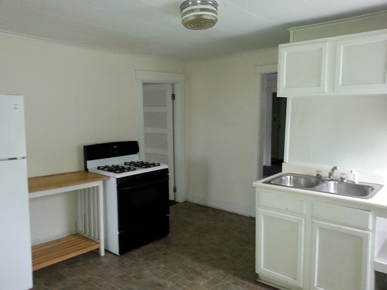 Building Photo - 188 Pine St