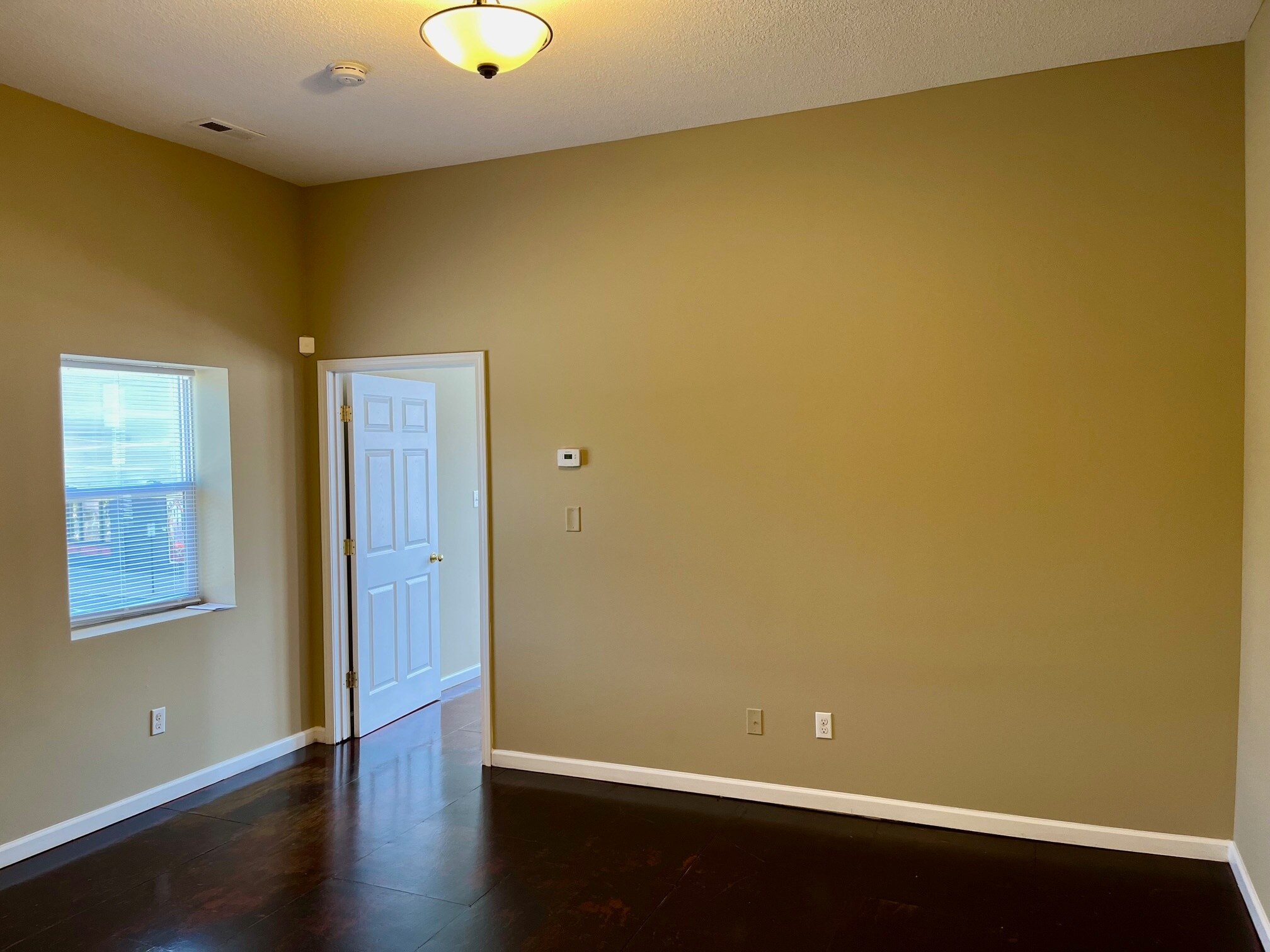 Building Photo - 105 W Market St