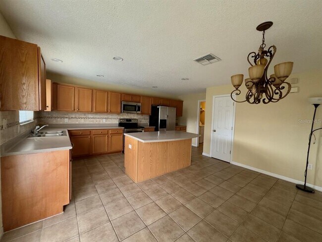 Building Photo - 256 Canna Dr