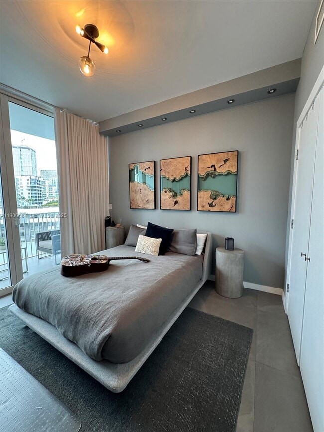 Building Photo - 2020 N Bayshore Dr