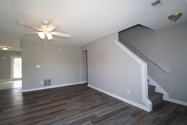 Building Photo - 215 Elkchester Cir