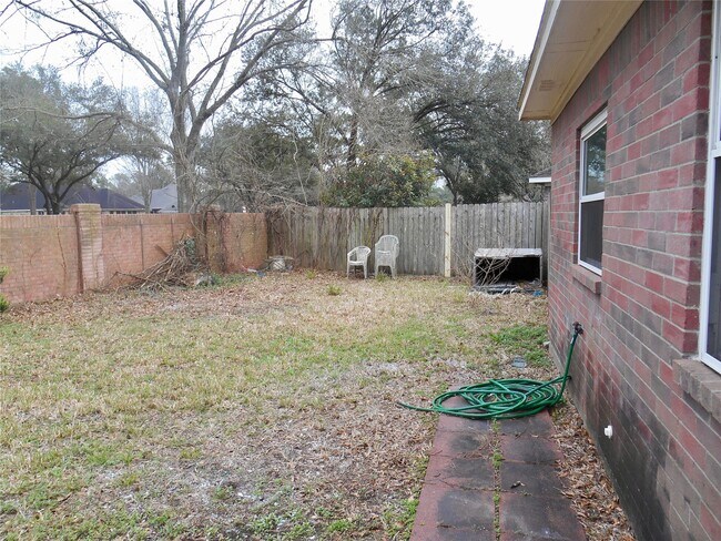 Building Photo - 6203 Faulkner Ridge Dr