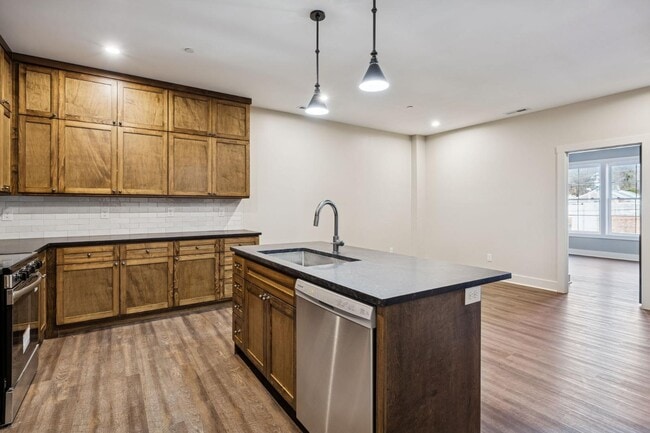 Building Photo - 120 N Main St