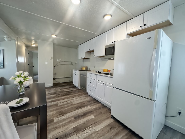 Building Photo - 500 S Main St