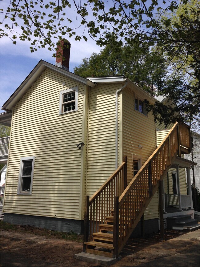 Building Photo - 20 Hough St