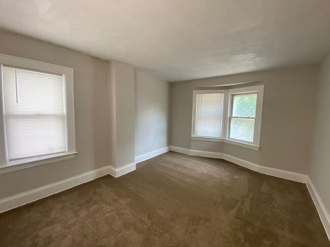 Building Photo - Beautiful, Large 5 Bedroom Cleveland Home - Now Available!