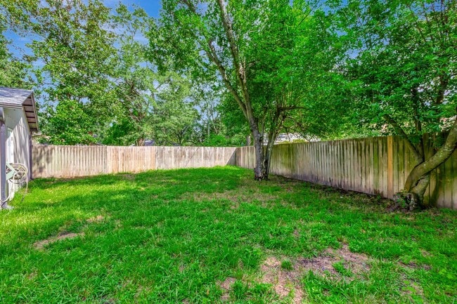 Building Photo - Completely Renovated Gem in Park Circle
