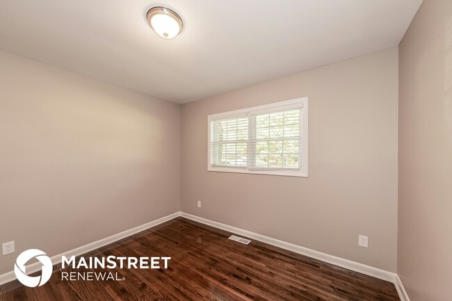 Building Photo - 1129 Roebuck Lawn Dr