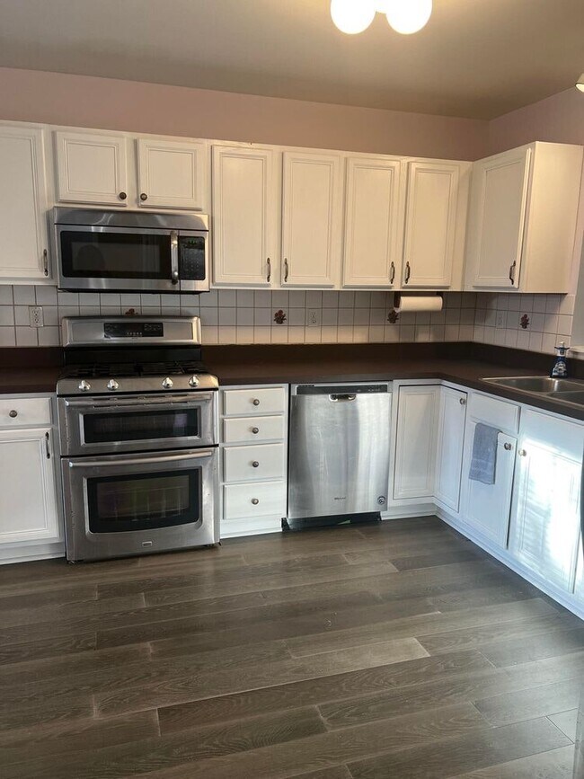 Building Photo - 2939 Freedom Cir