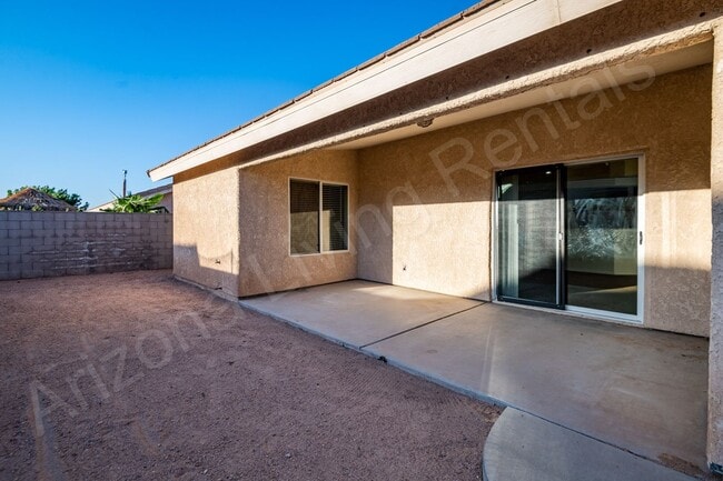 Building Photo - GORGEOUS 4 BEDROOM HOME