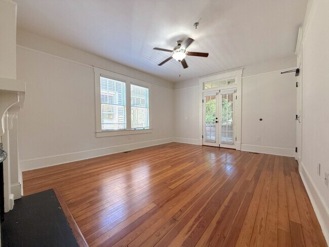 Building Photo - 1268 College St