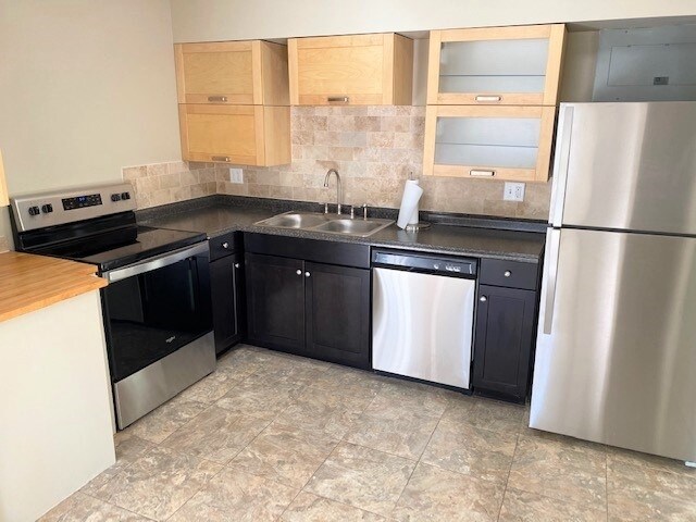 Building Photo - 3105 Colonial Way