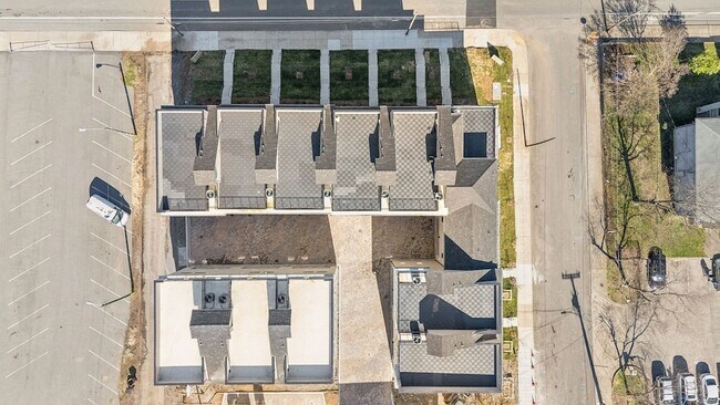 Building Photo - 1019 12th Ave N