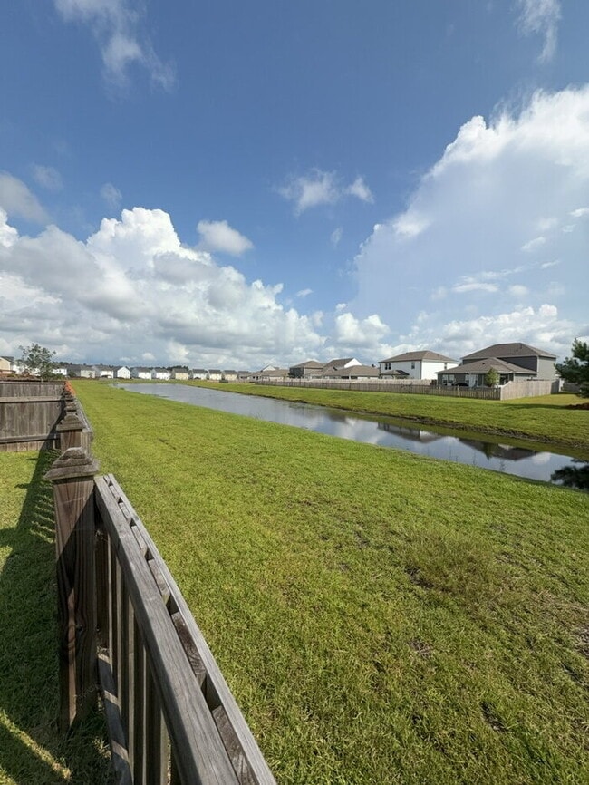 Building Photo - 838 Redbud Ln
