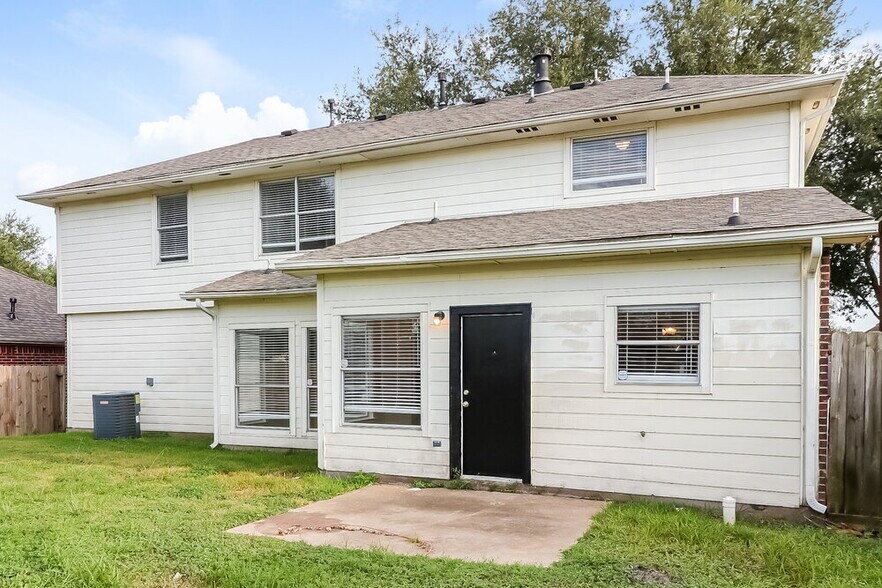 Building Photo - 15806 Mission Crest Ct