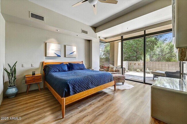 Building Photo - 10687 E Fernwood Ln