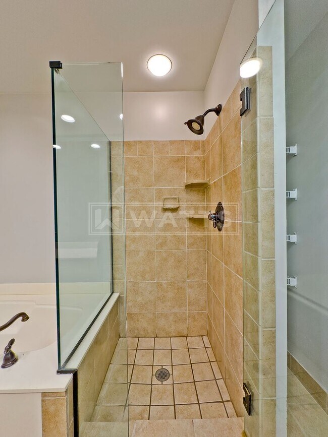 Building Photo - 2080 Stone Brook Dr