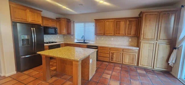 Building Photo - Beautiful 4 Bedroom 2.5 Bathroom Home on Large Lot in Elk Grove