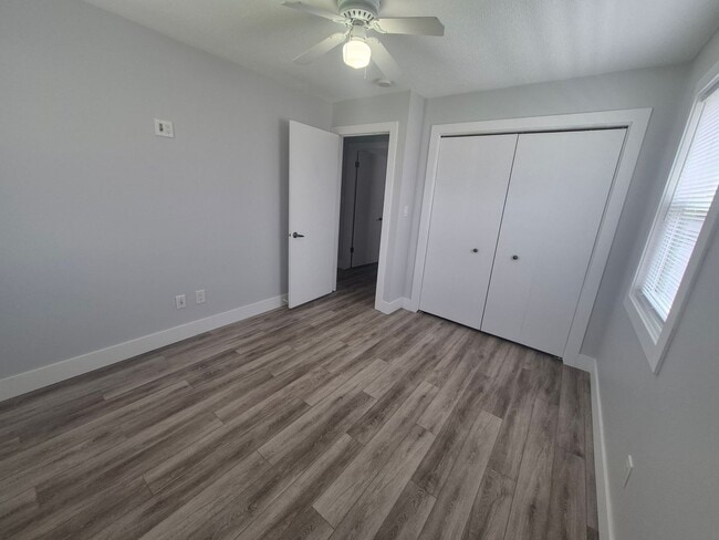 Building Photo - 3581-3583 Peck St SW