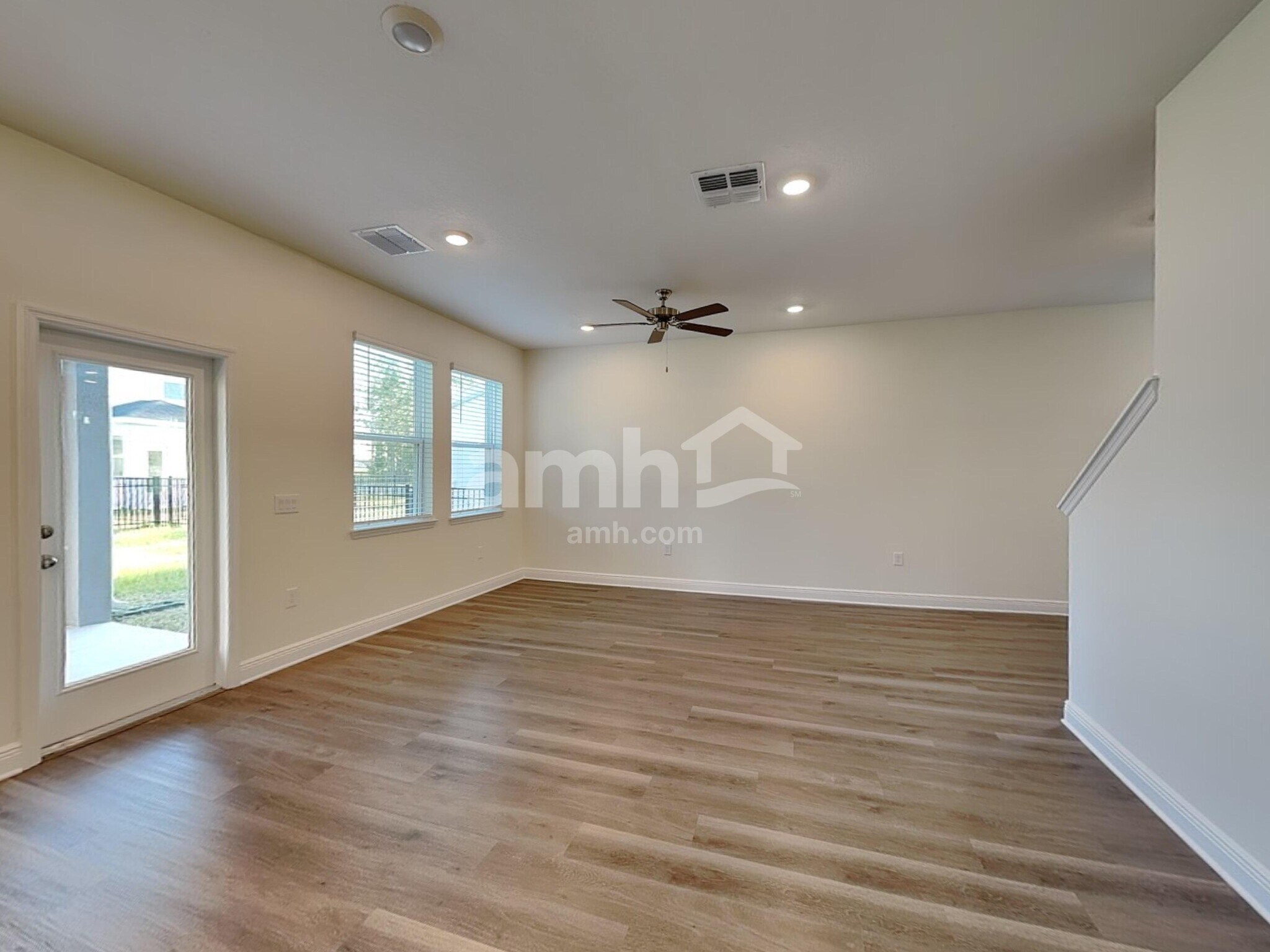 Building Photo - 5998 Pinewood Ests Dr