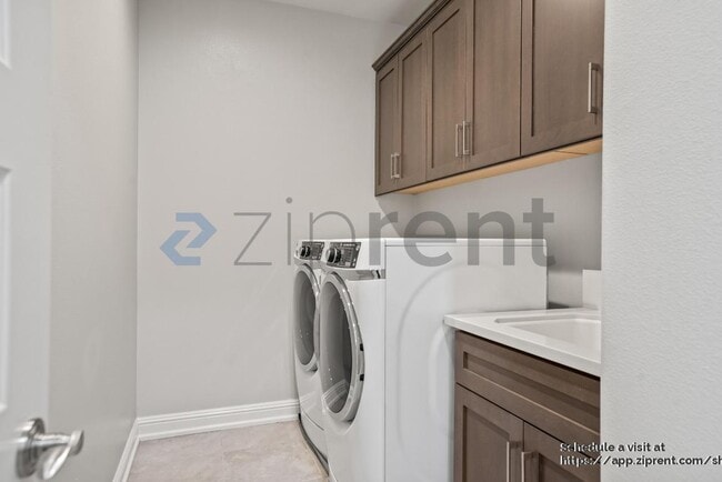 Building Photo - 205 Vereda del Turia