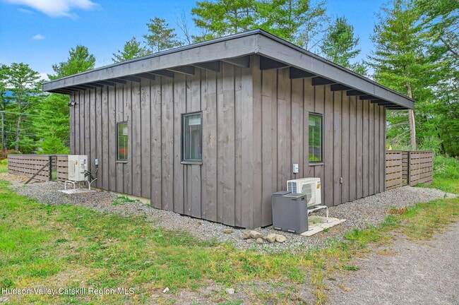 Building Photo - 422 Wittenberg Rd