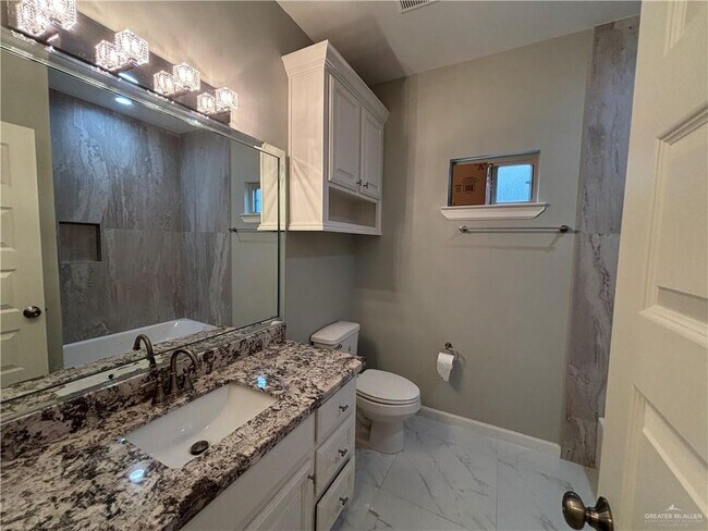 Building Photo - 2601 Tulipan Ave