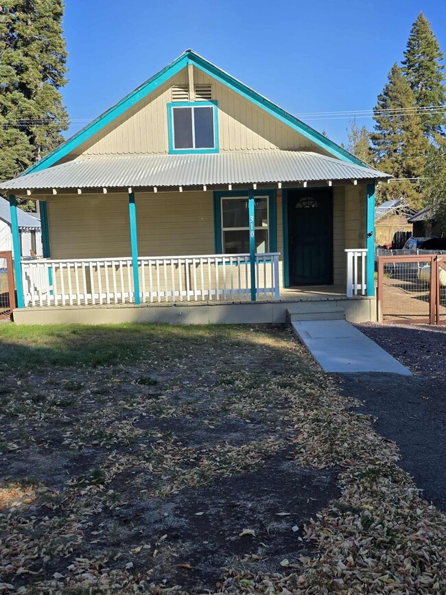 Primary Photo - 310 Fir St