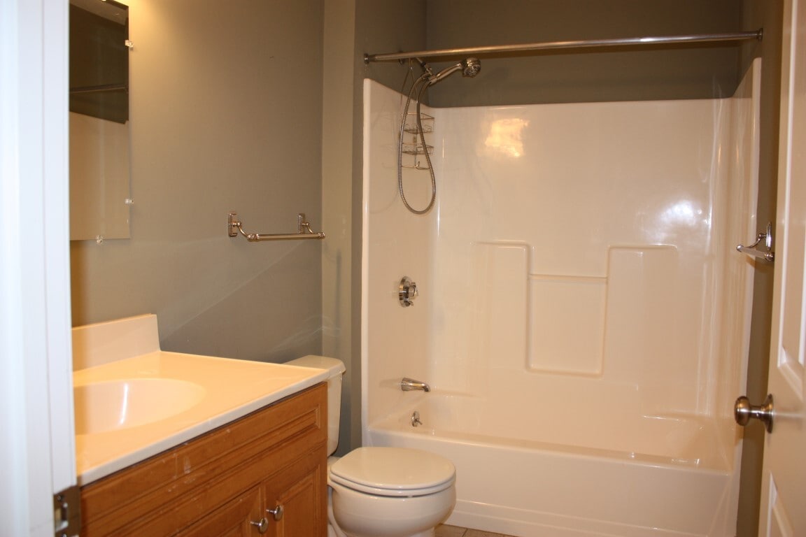 The shared bathroom - 104 Howard Street, #1