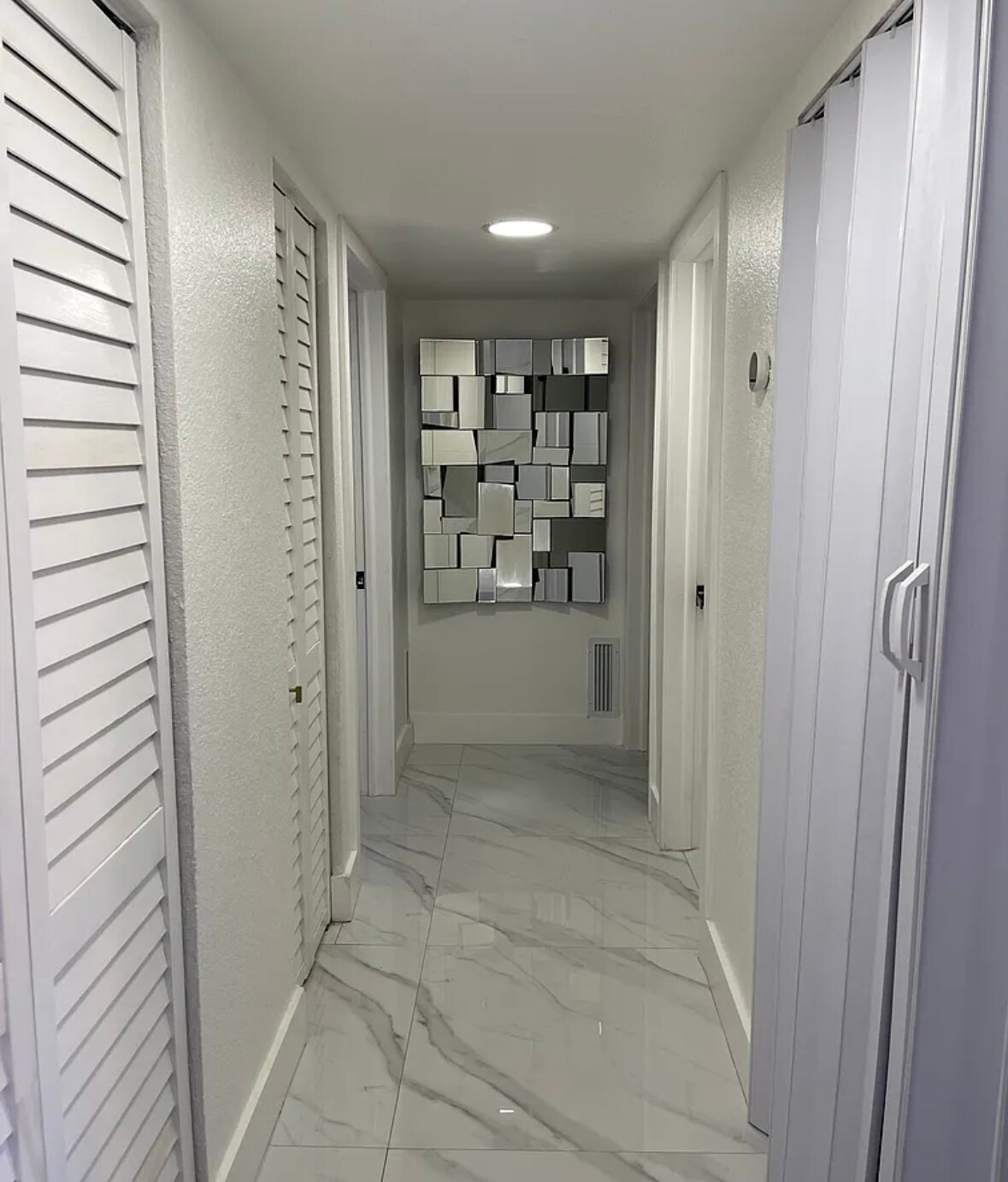 Building Photo - 7120 Fairway Dr
