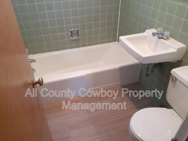 Building Photo - 1000 E Garfield St