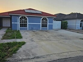 Building Photo - 5431 SW 143rd Ave