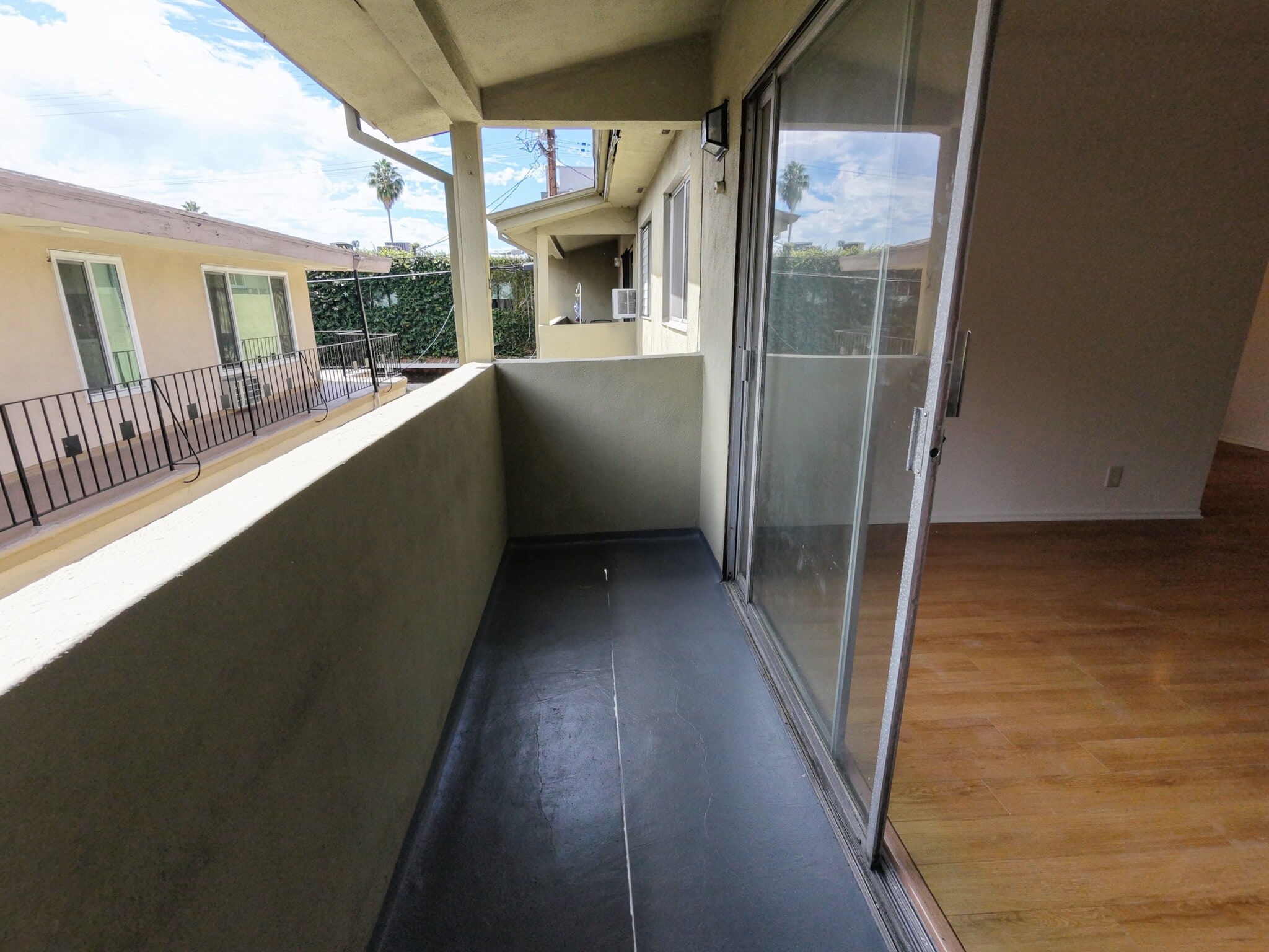 Building Photo - 919 N Orange Grove Ave
