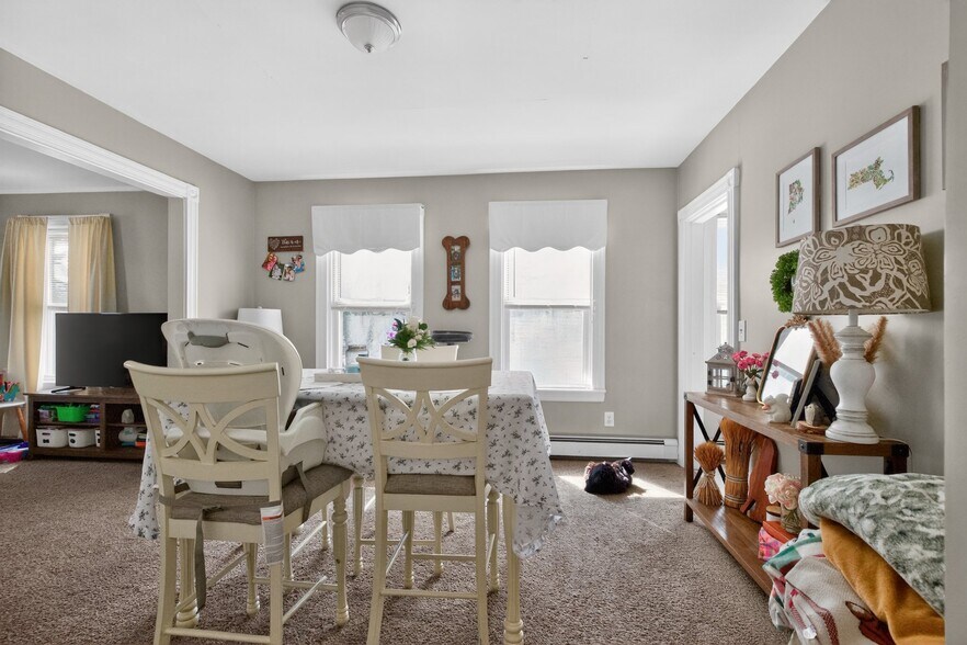 Building Photo - 187 County St