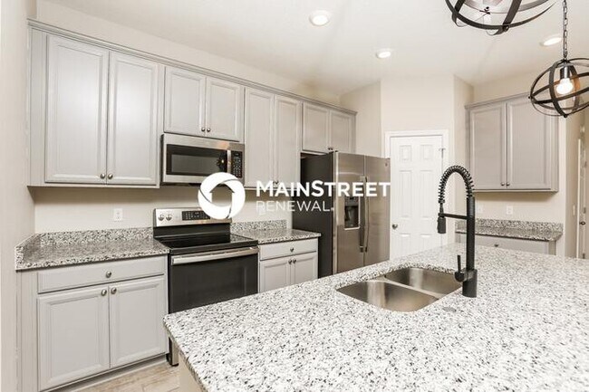 Building Photo - 3 Bedroom Pet-Friendly Home in GRAND ISLAND, FL with Main Street Renewal