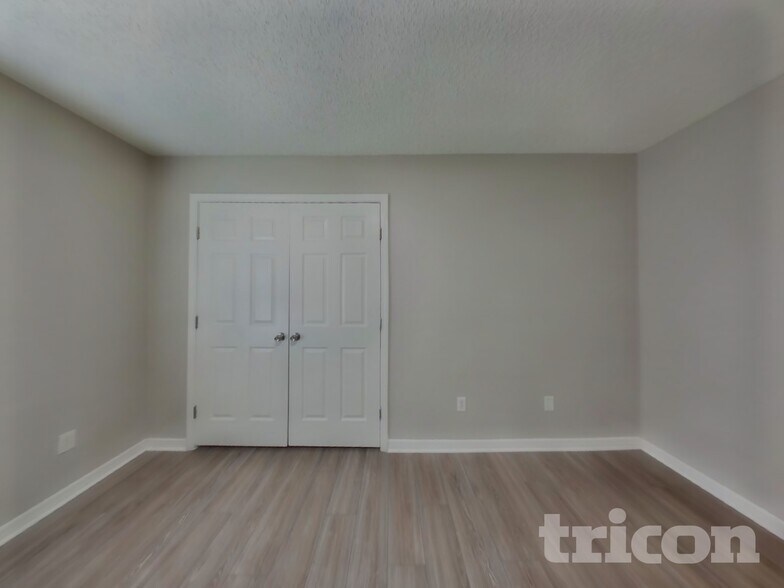 Building Photo - 1267 Summit Oaks Dr E