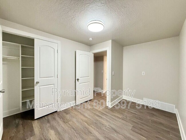 Building Photo - 250 N 360 W