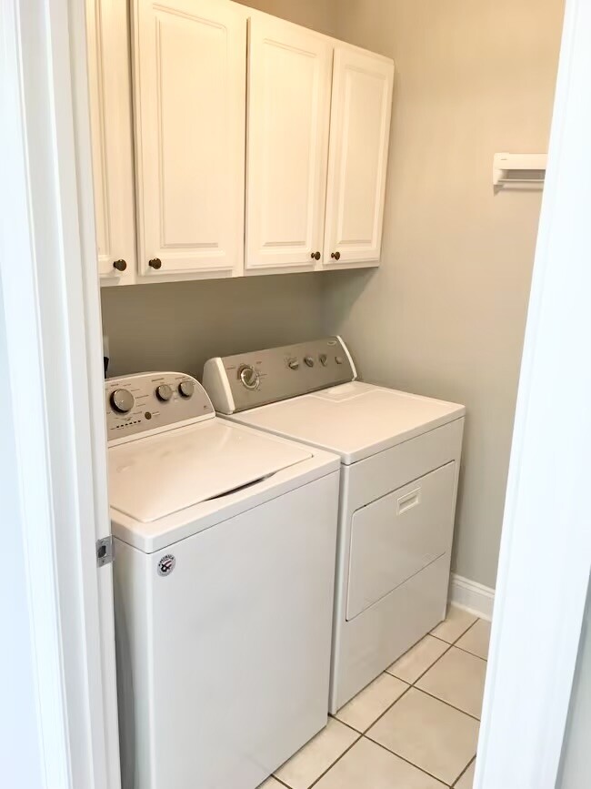 Washer/Dryer - Laundry Room - 500 Oaktree Blvd