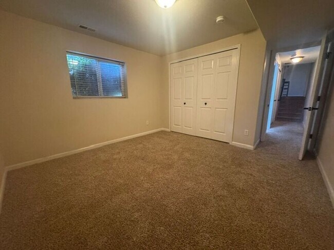Building Photo - 803 Foxwood Dr