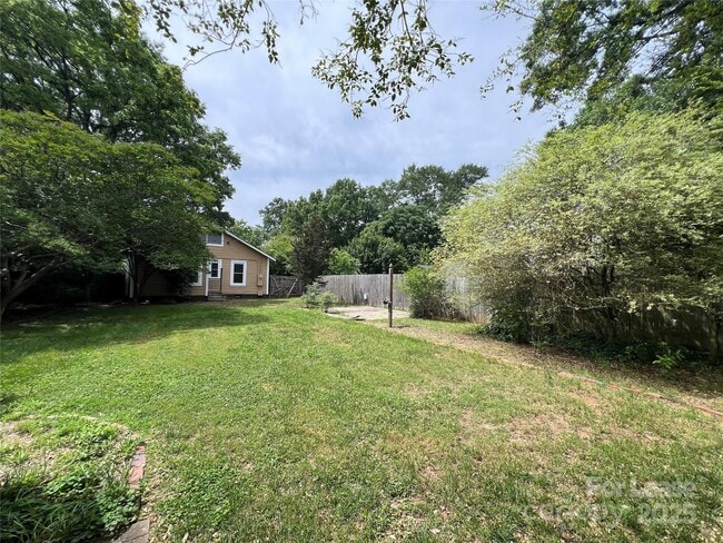Building Photo - 1525 Browns Ave