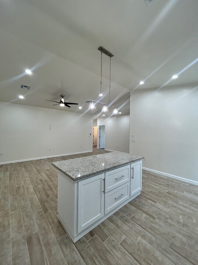 Building Photo - 1324 Renda Ct