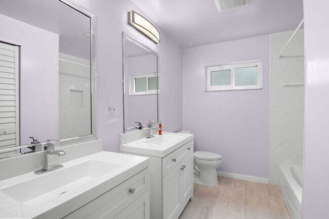 Building Photo - Home For Rent in St Petersburg!