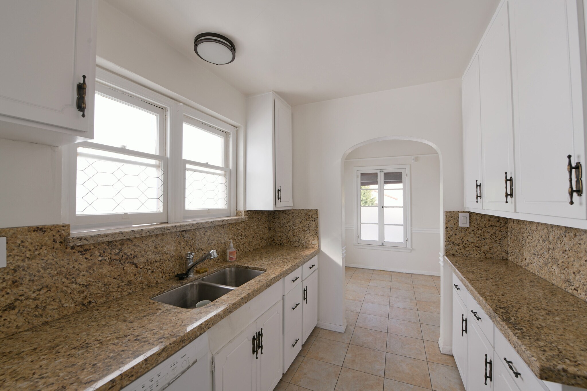 Building Photo - 913 Le Doux Rd