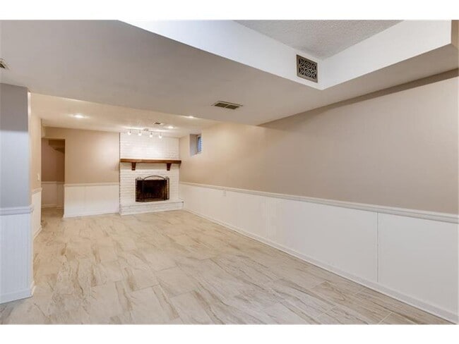 Building Photo - 7741 Heritage Rd