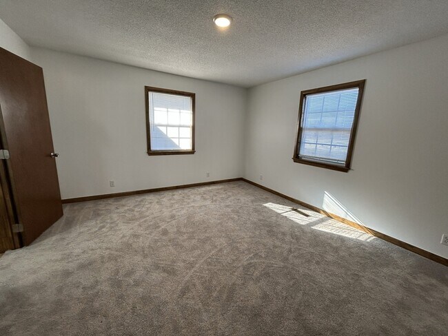 Building Photo - 902 S 17th St