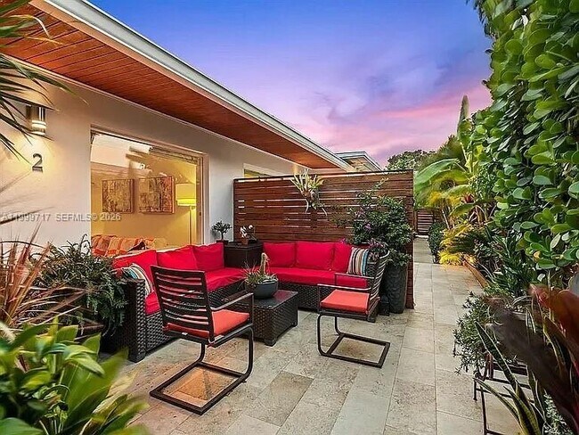 Building Photo - 808 NE 17th Way