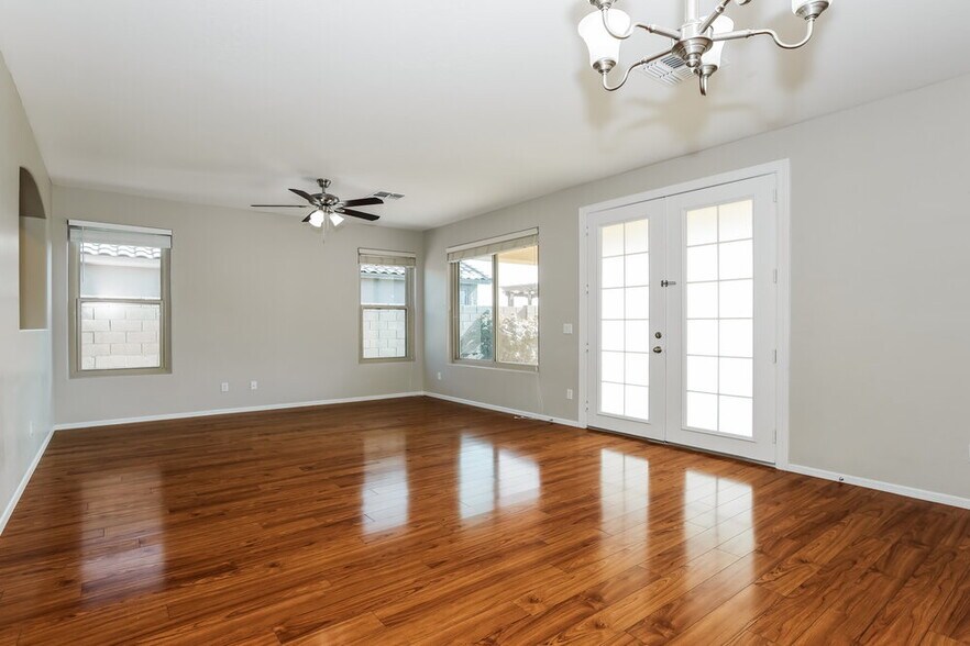 Building Photo - 3355 E Hampton Ln