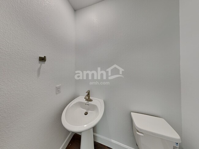 Building Photo - 3360 Blodwen St