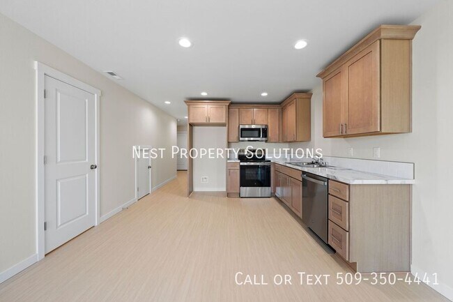 Building Photo - 1613 W Lee St