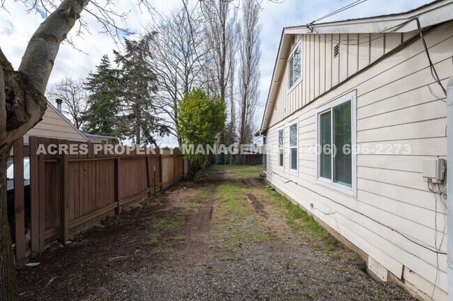 Building Photo - 17041 34th Ave S